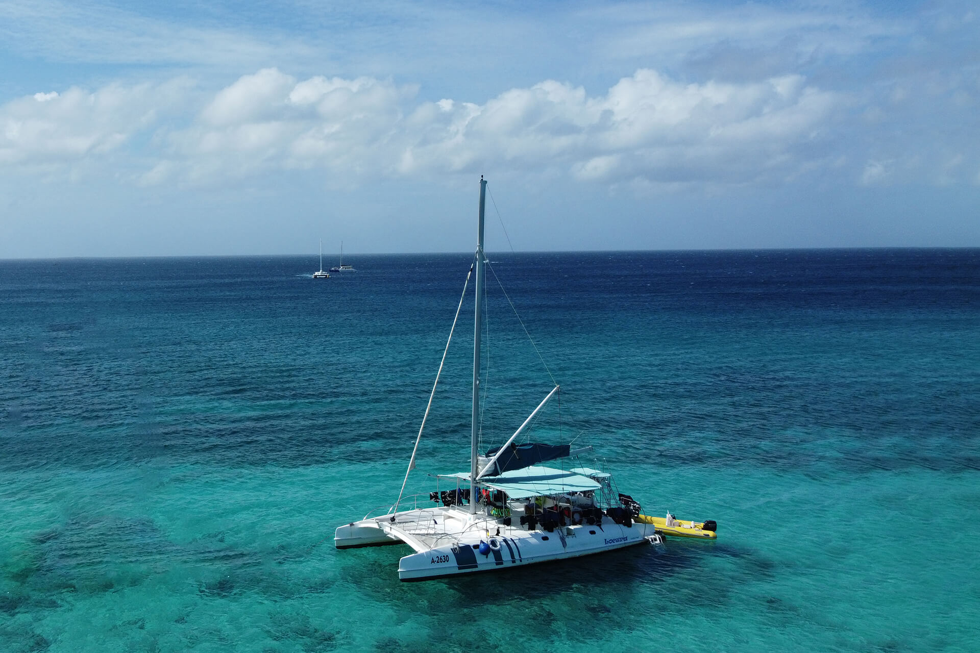 catamaran party boat aruba